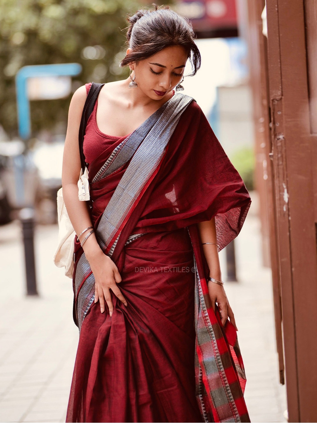 

DEVIKA TEXTILES Pure Cotton Narayan Peth Saree, Maroon