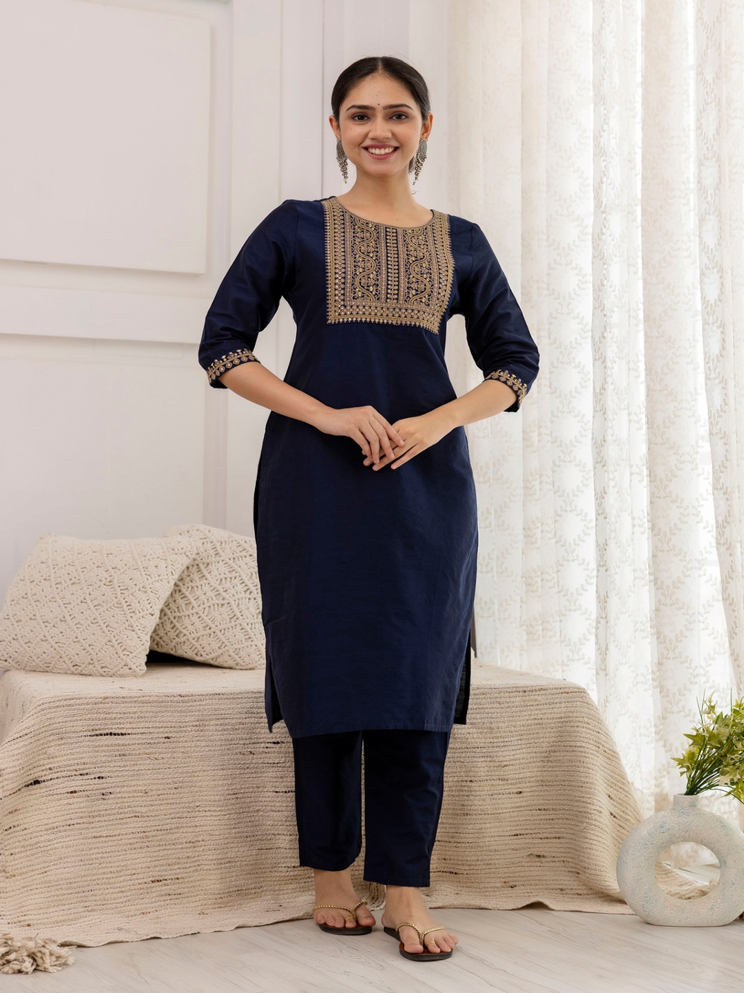 

DIVASTRI Zardozi Thread Work Kurta with Trousers & Dupatta, Navy blue