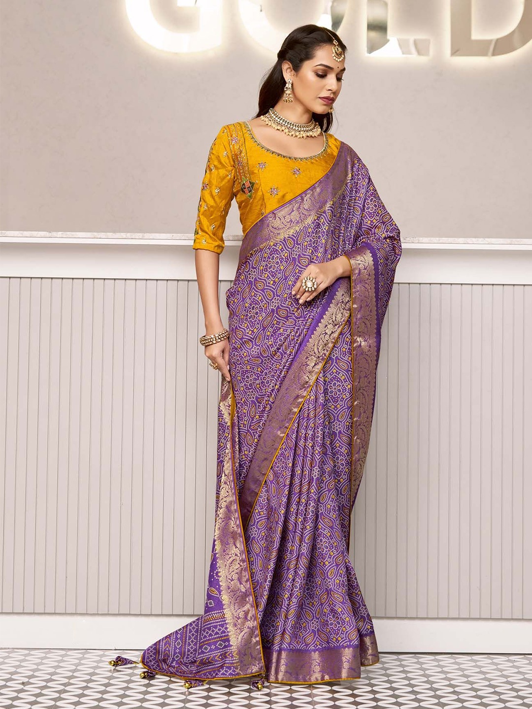 

VIRENDRA TEXTILES Bandhani Zari Pure Crepe Saree, Purple