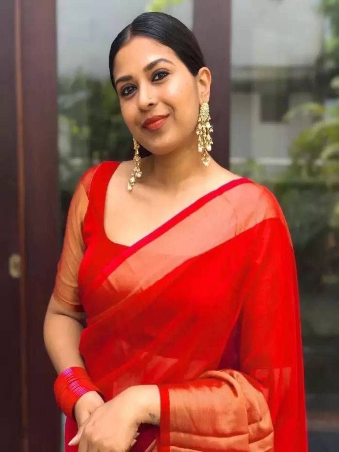 

MOKSHA DESIGNS Zari Poly Chiffon Saree, Red