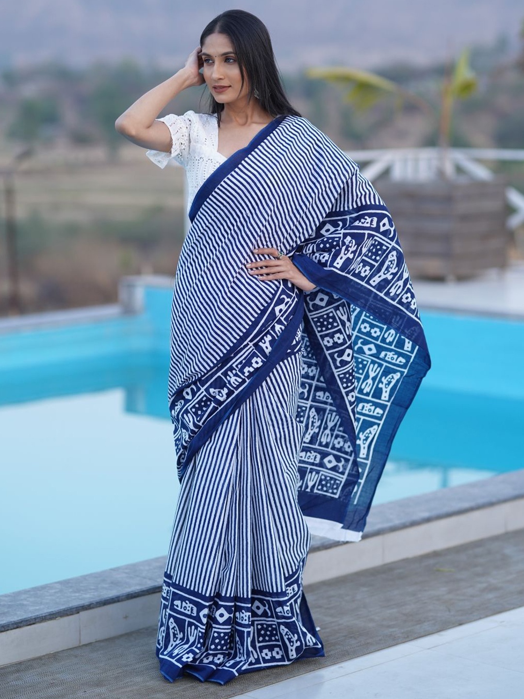 

arunima weaves Striped Pure Cotton Block Printed Saree, Blue