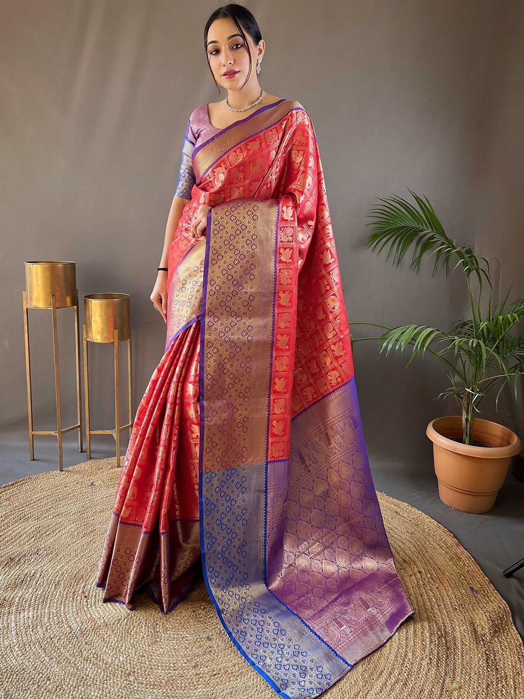 

DIVASTRI Ethnic Motifs Woven Design Zari Banarasi Saree, Red