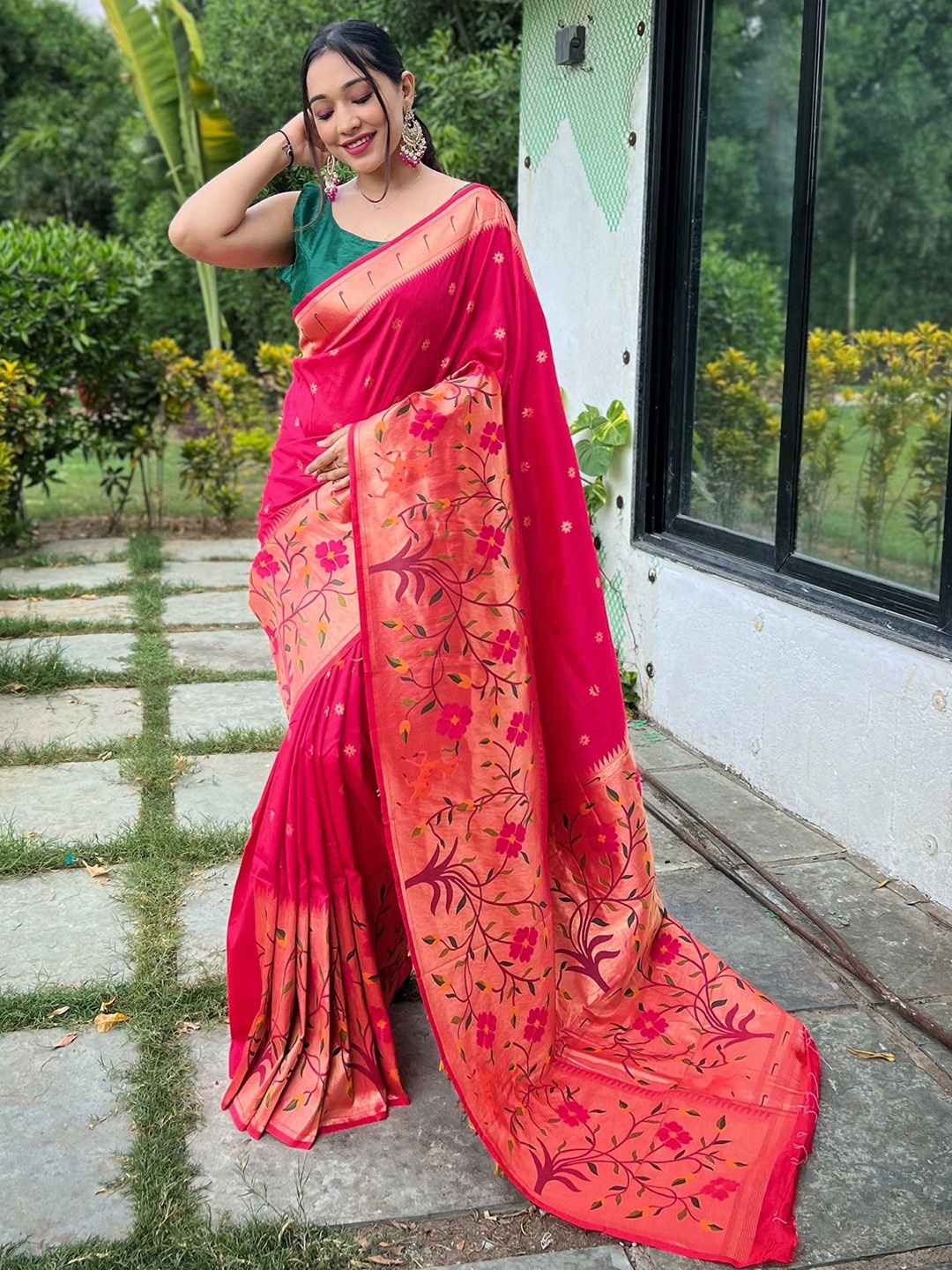 

DIVASTRI Woven Design Zari Paithani Saree With Unstitched Blouse Piece, Pink