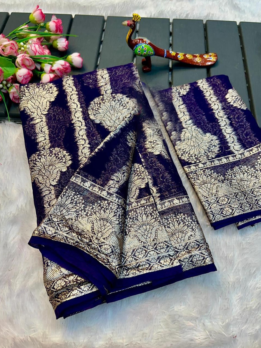 

PAYAL CREATION Floral Zari Pure Georgette Maheshwari Saree, Navy blue