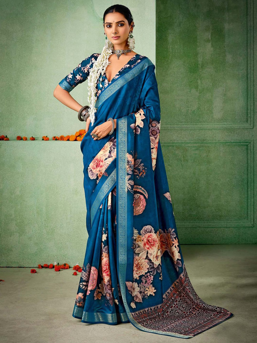 

Mitera Floral Zari Tussar Saree, Teal