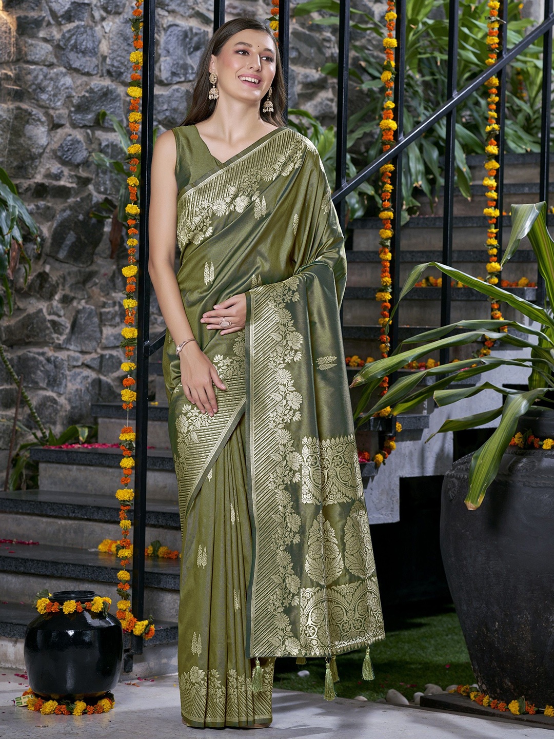 

SAREETHNIC Ethnic Motifs Zari Pure Silk Banarasi Saree, Olive