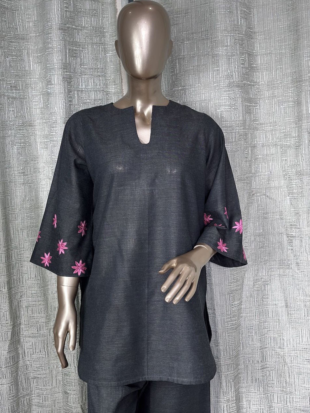 

Kihums Floral Printed Notch Neck Straight Kurta With Palazzos, Black