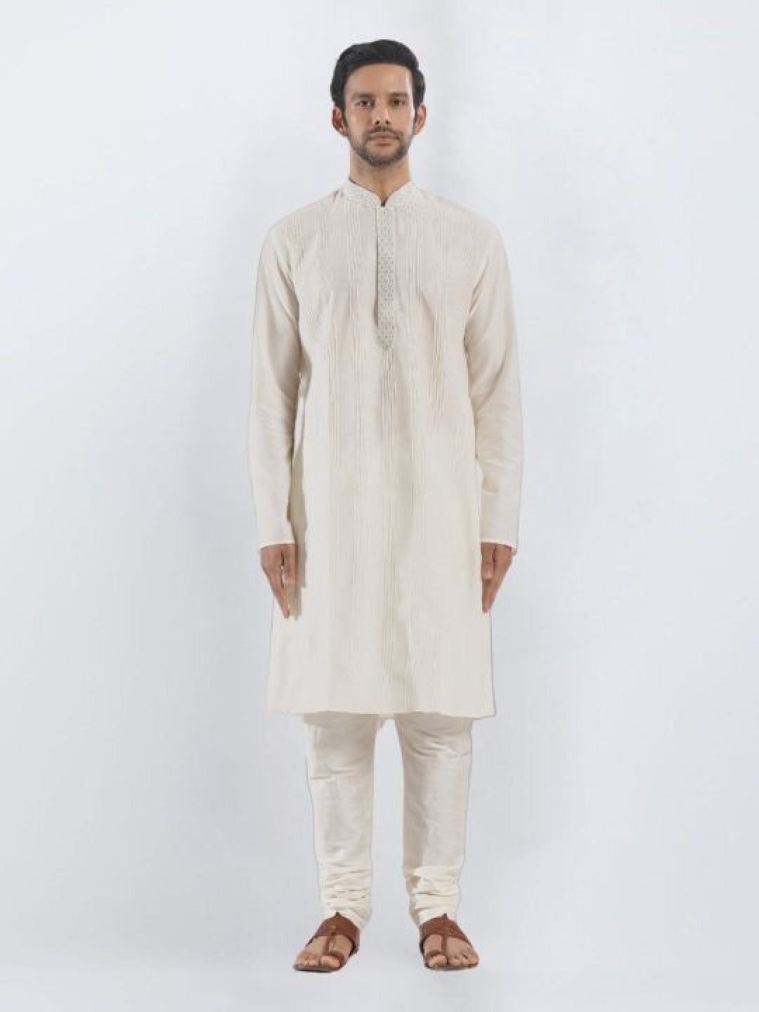 

SULAKSHACOUTUREZ Men Embroidered Regular Kurta with Churidar, Off white