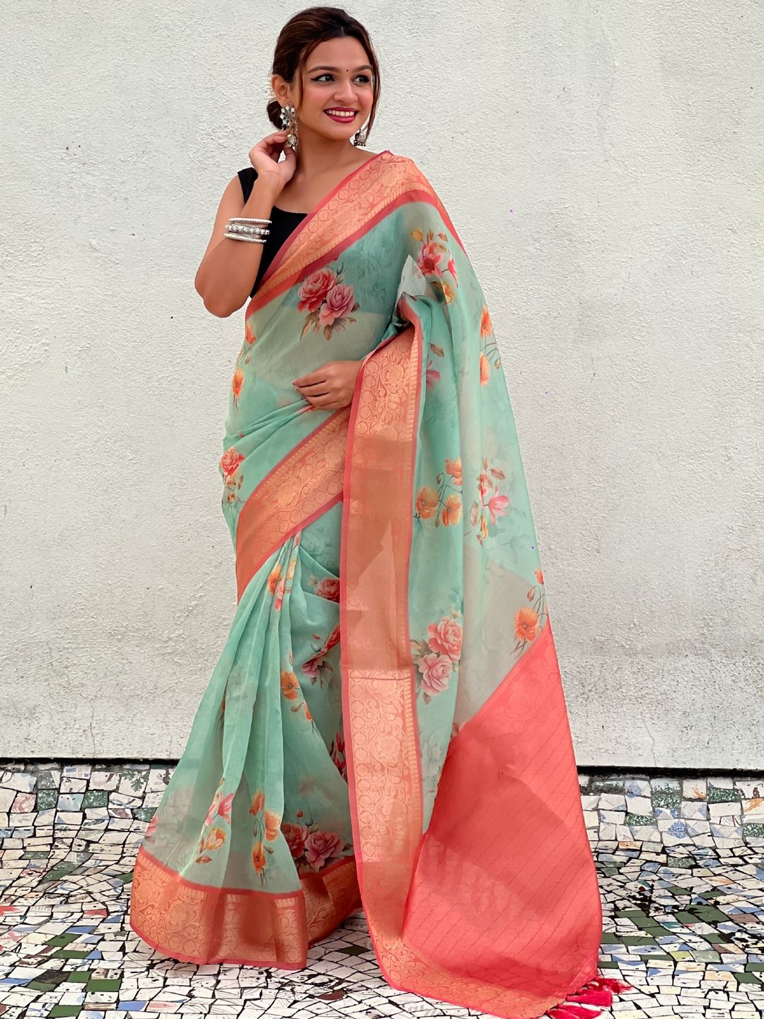 

DIVASTRI Floral Printed Zari Tissue Saree, Green