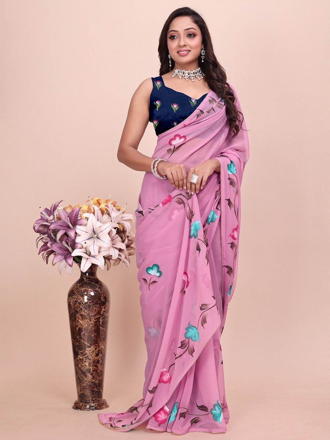 

Avojee Floral Printed Saree, Pink