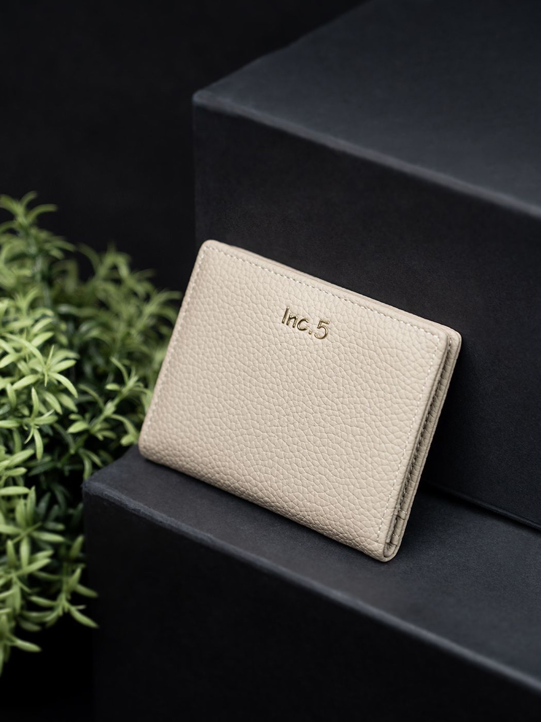 

Inc 5 Women Textured Card Holder, Cream