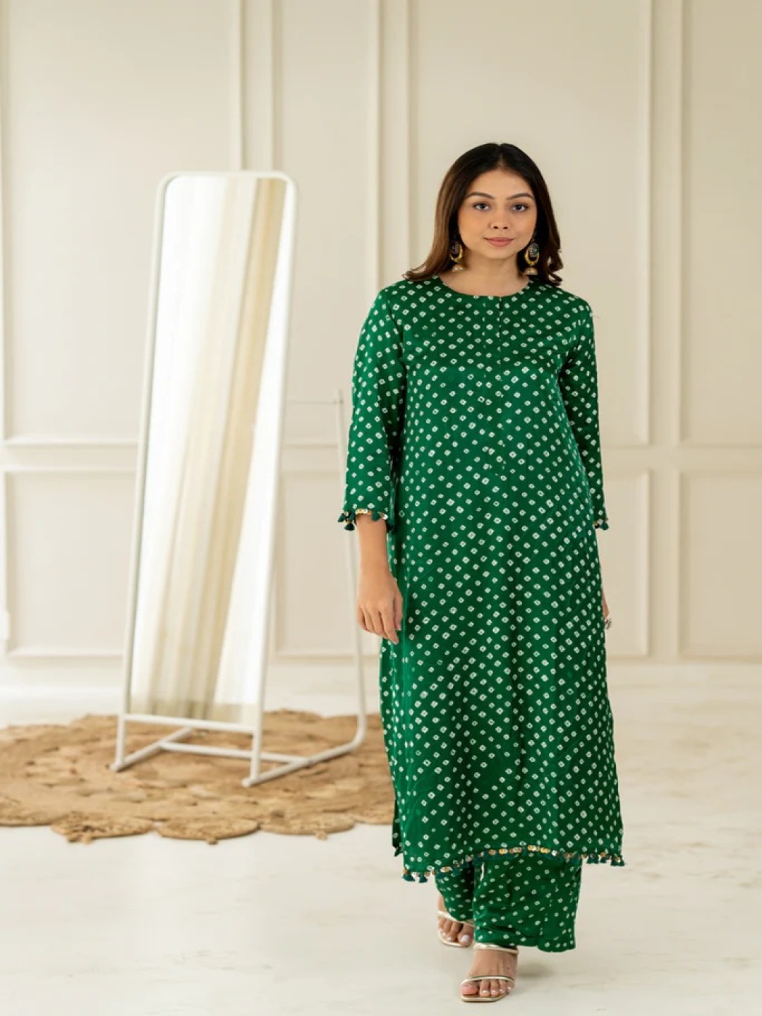 

Lookmark Bandhani Printed Round Neck Straight Kurta With Trouser, Green
