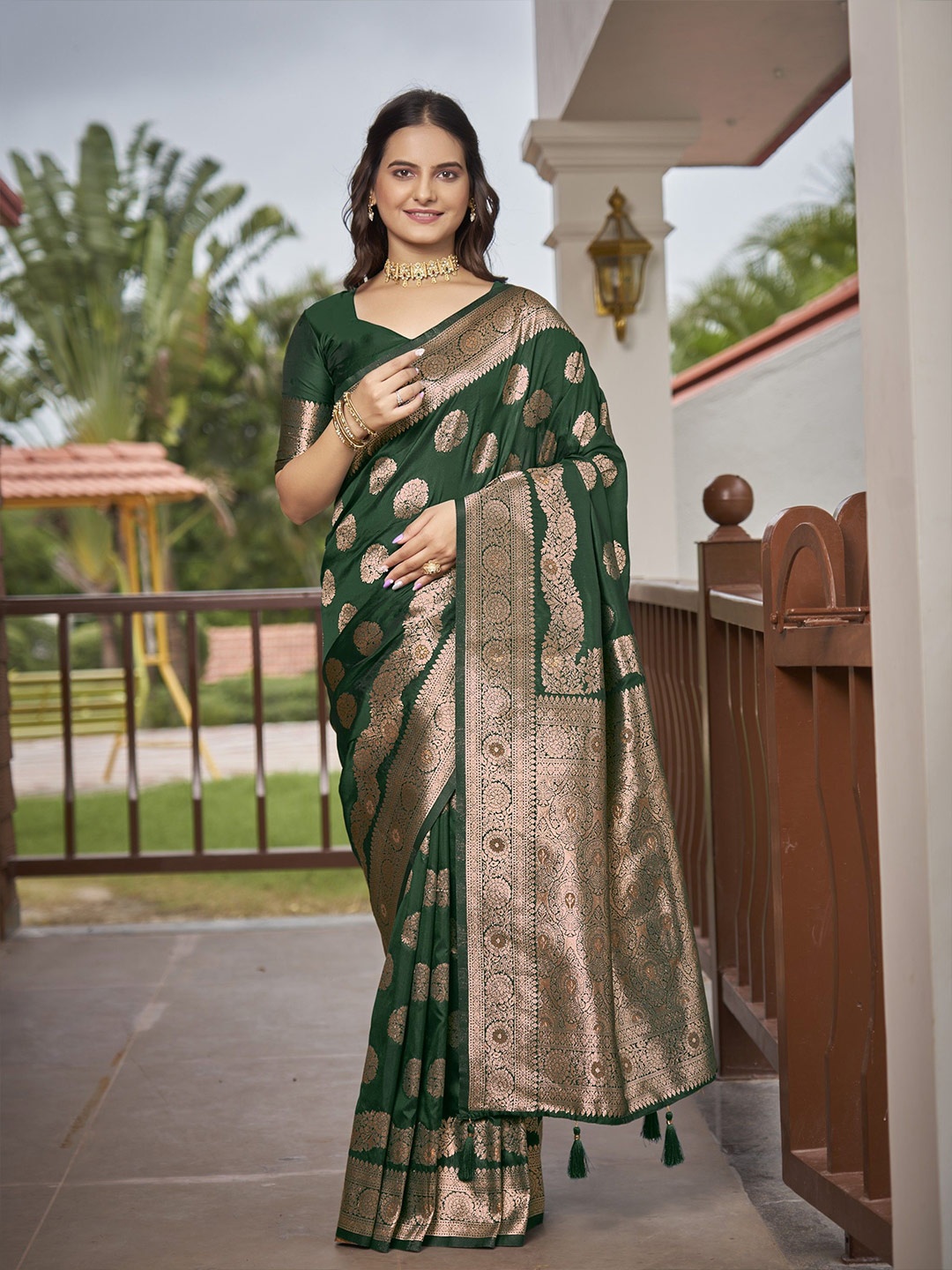 

SAREETHNIC Woven Design Zari Banarasi Saree, Green