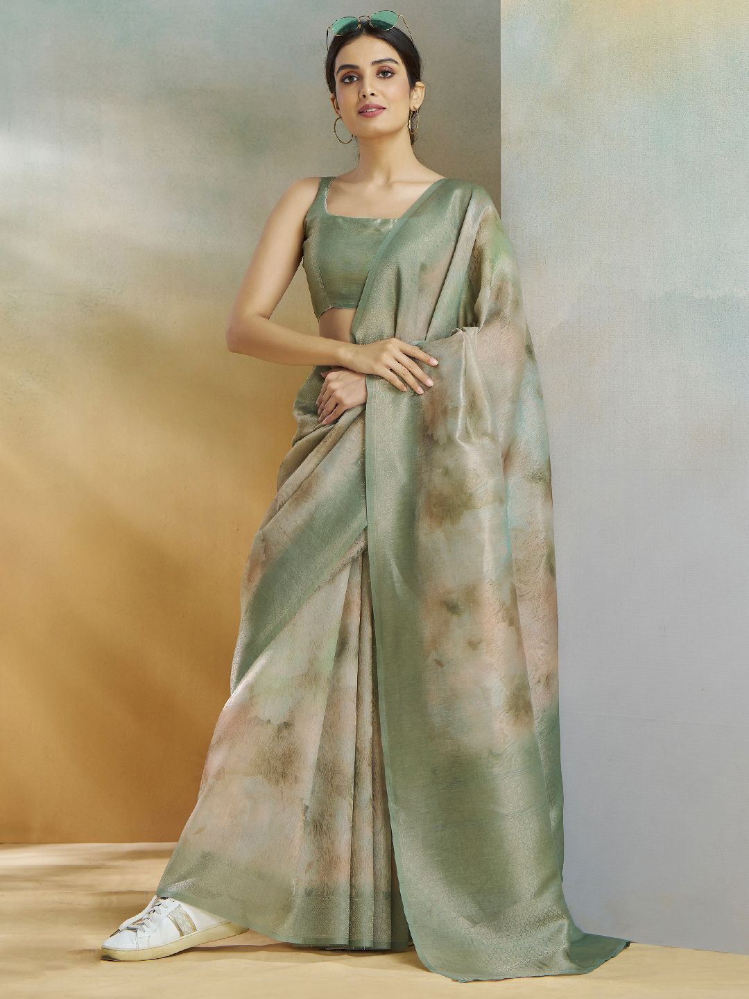 

LeeliPeeri Designer Tie and Dye Zari Silk Blend Saree, Green