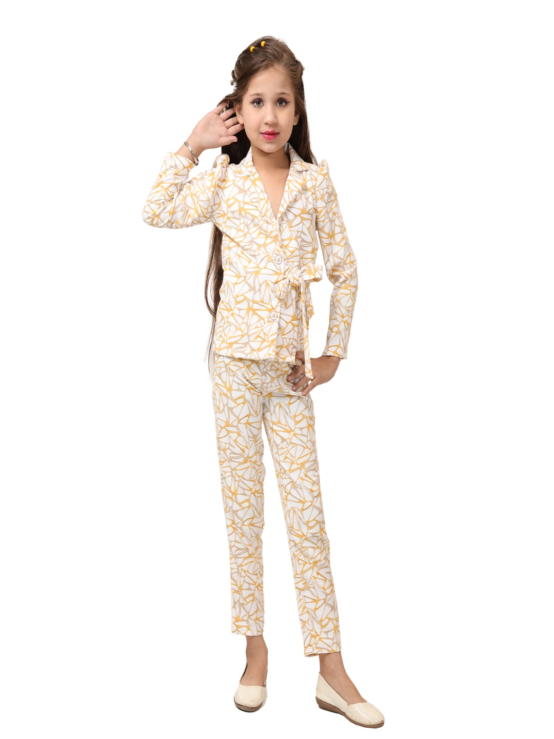 

Ishti Girls Abstract Printed Lapel Collar Shirt With Trousers, Yellow
