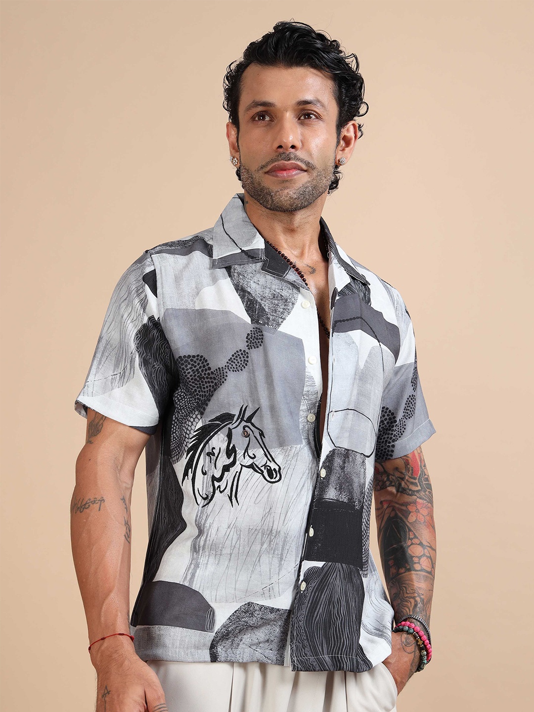 

Italian Colony Men Standard Fit Spread Collar Abstract Printed Casual Shirt, Grey