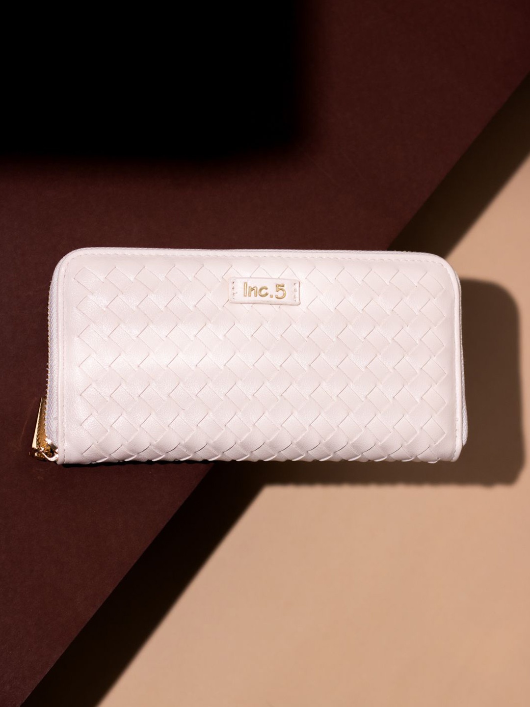 

Inc 5 Women Geometric Textured Wallet With Zipper, Cream