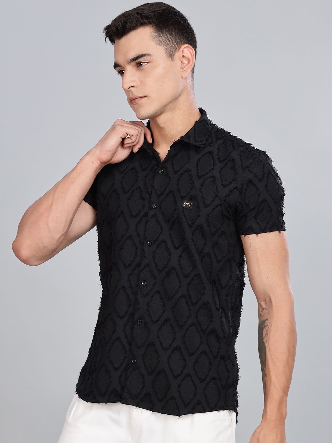 

FABRIPPLE Men Classic Fit Spread Collar Textured Casual Shirt, Black