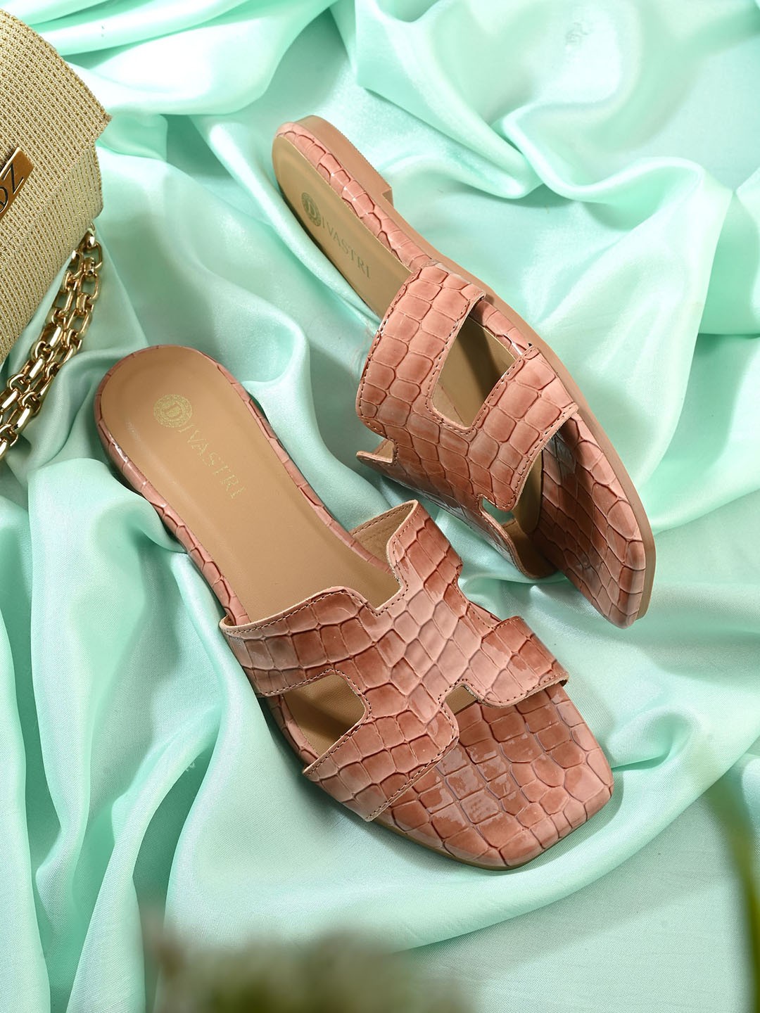 

DIVASTRI Women Textured Open Toe Flats, Rose gold