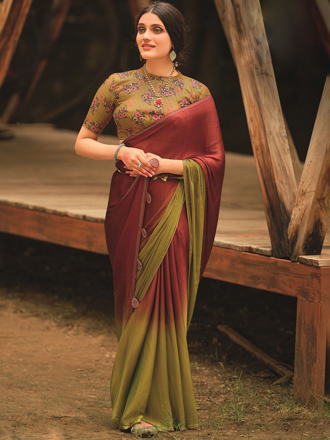 

DIVASTRI Ombre Beads and Stones Saree, Maroon