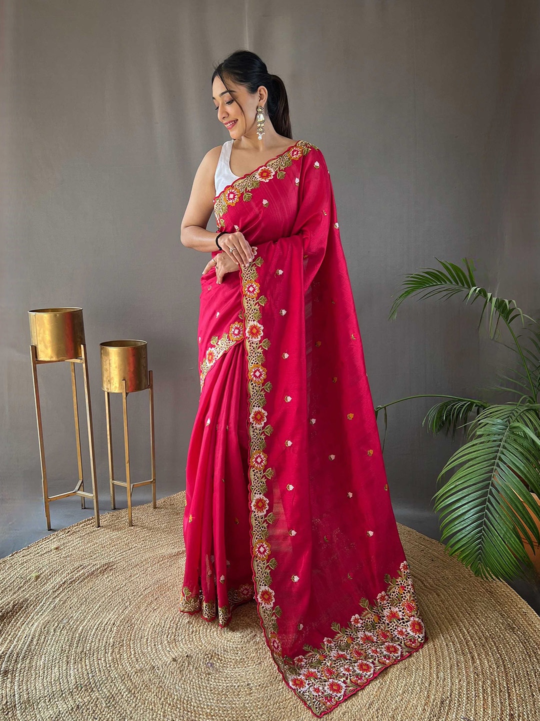 

DIVASTRI Floral Embroidered Silk Blend Tussar Saree, Pink