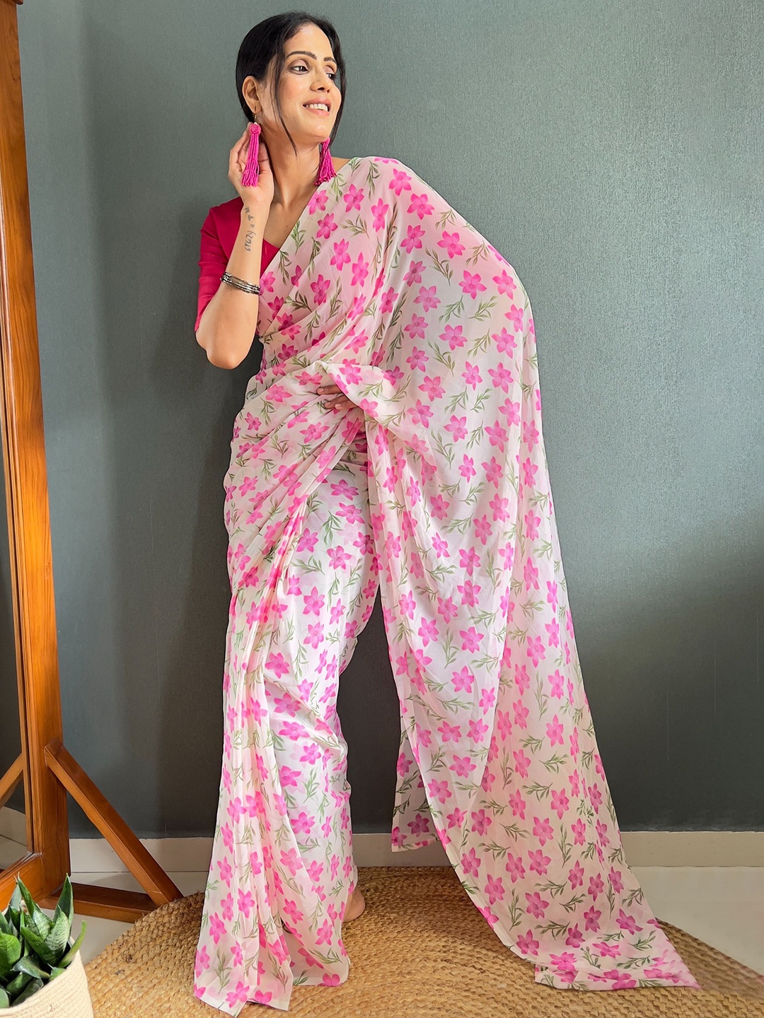 

Sidhidata Floral Printed Pure Georgette Ready to Wear Saree, Cream