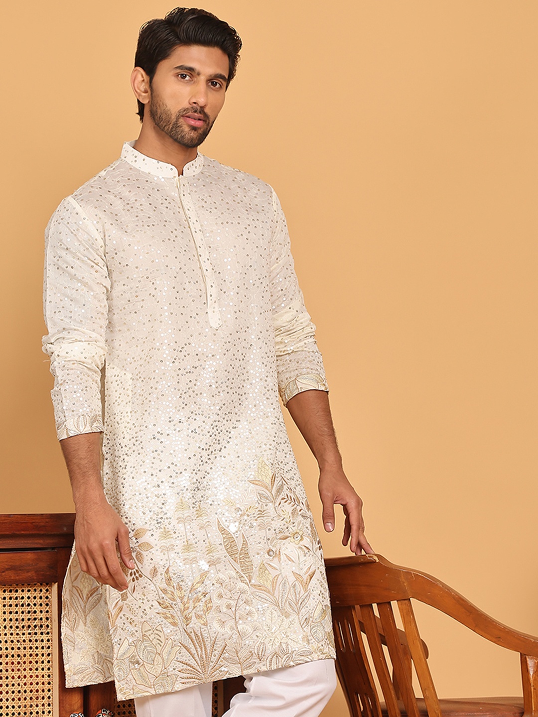 

Jompers Mandarin Collar Floral Embroidered Sequins Straight Kurta, Off white