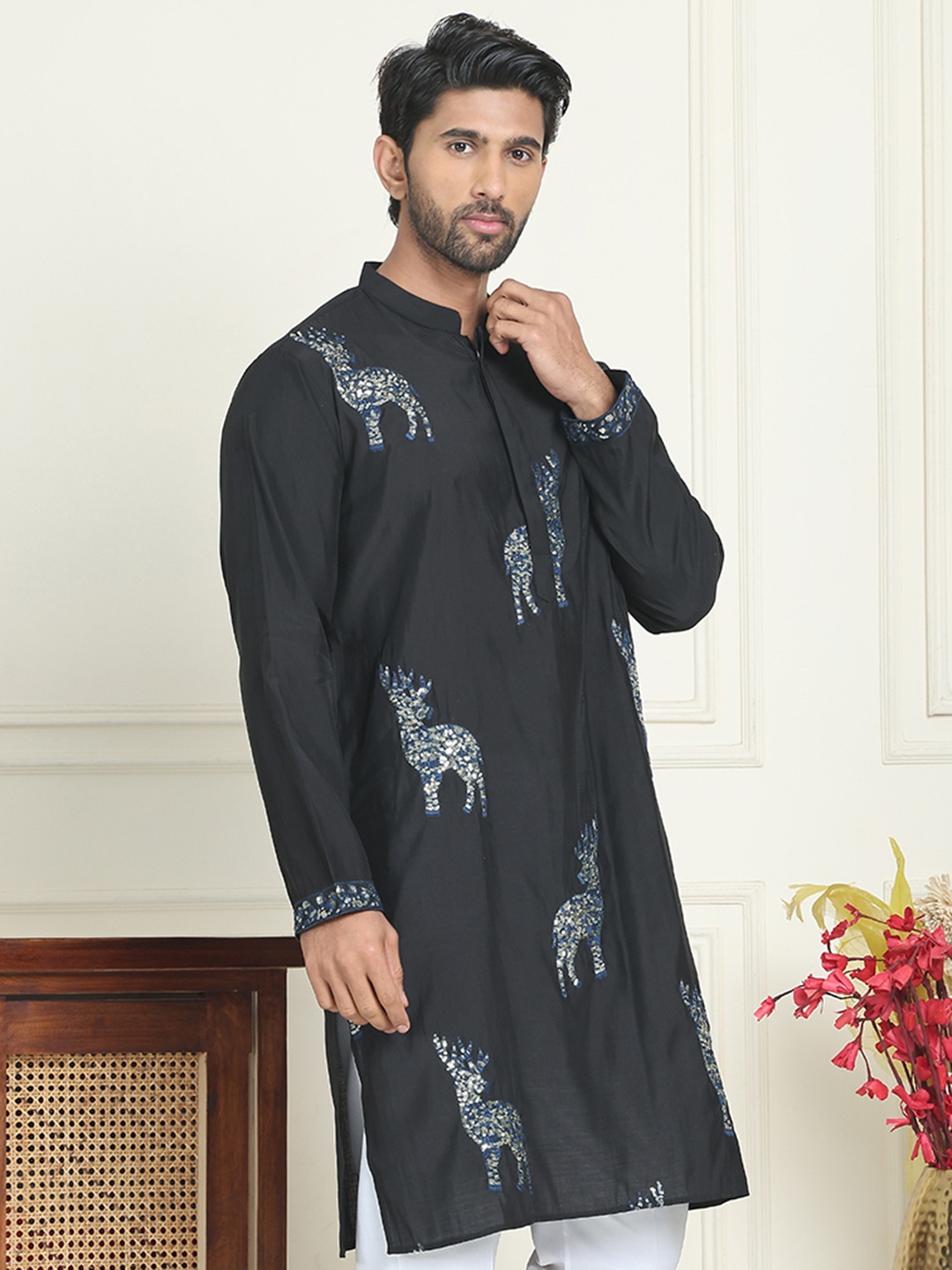 

Jompers Animal Embroidered Mandarin Collar Silk Sequins Straight Kurta, Black