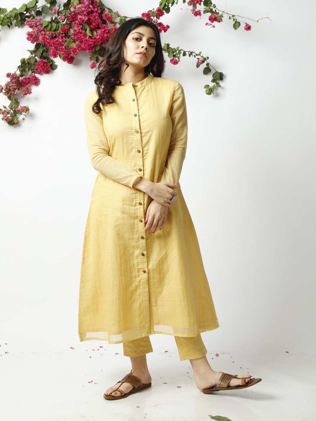 

TJORI Women Checked Mandarin Collar Pure Cotton Kurta, Yellow