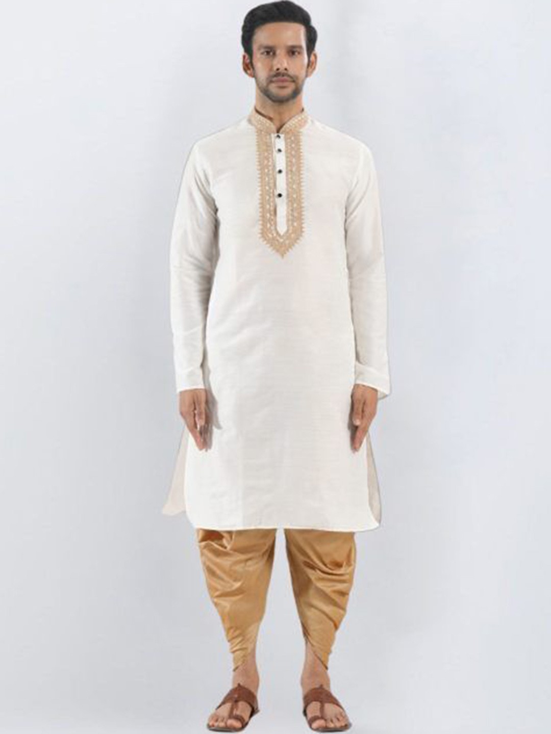 

SULAKSHACOUTUREZ Men Floral Embroidered Regular Kurta with Patiala, Off white