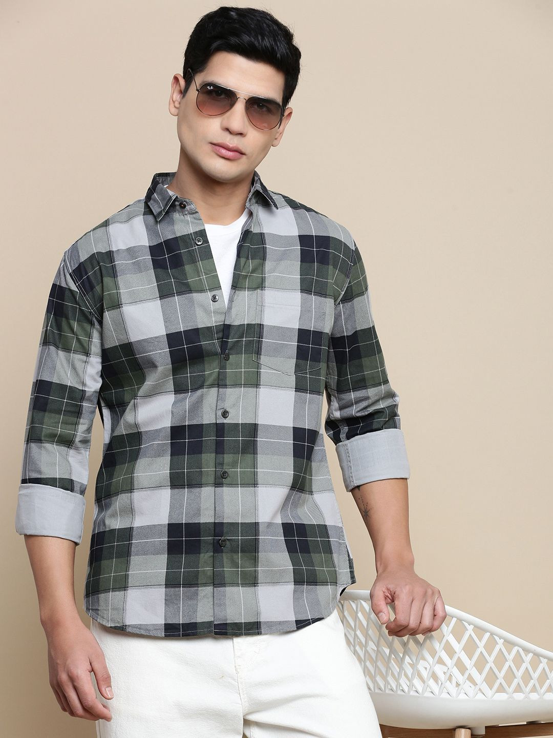 

INVICTUS Men Sport Fit Spread Collar Checked Cotton Casual Shirt, Green