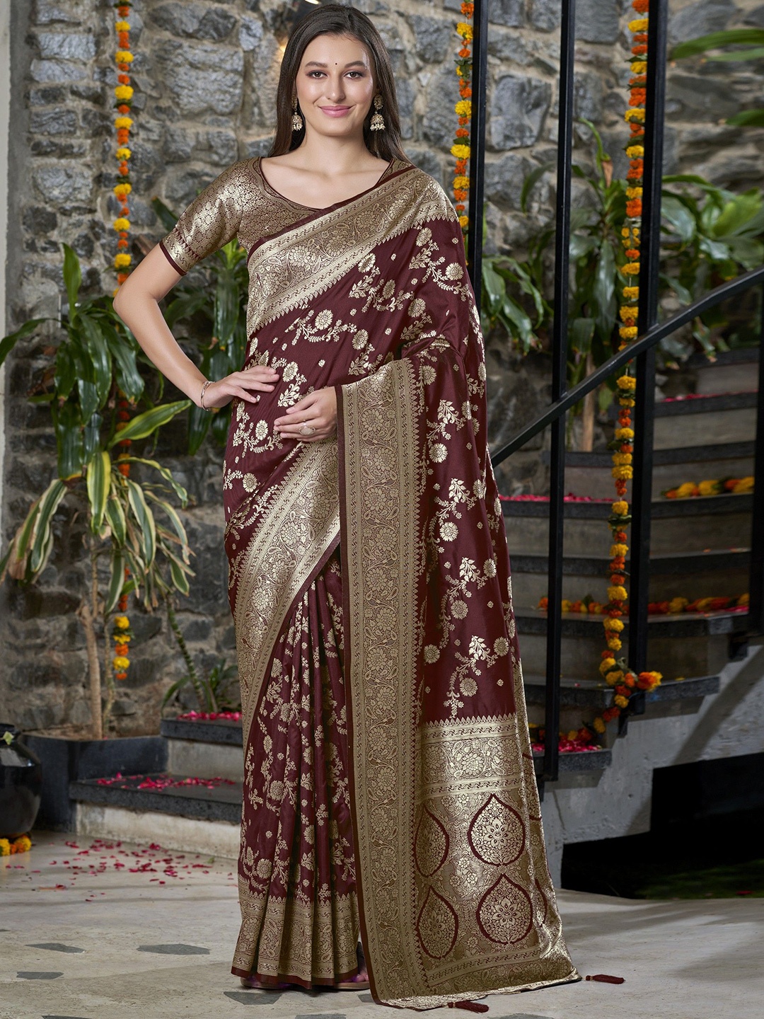 

SAREETHNIC Ethnic Motifs Zari Pure Silk Banarasi Saree, Maroon