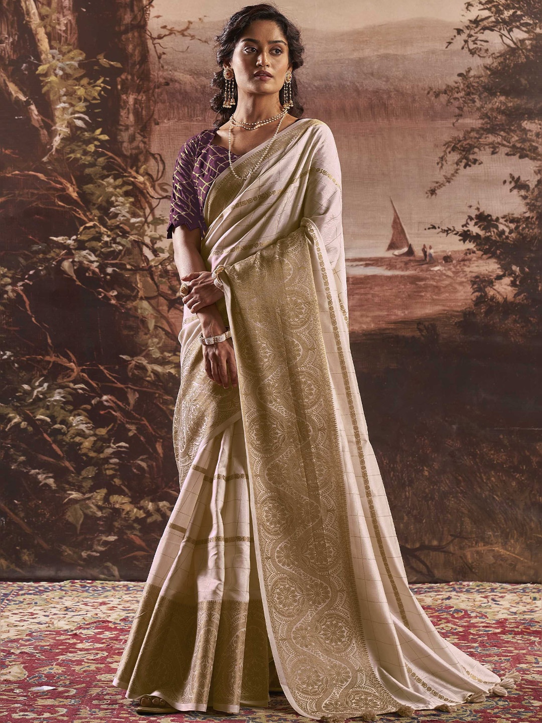 

DIVASTRI Woven Design Saree With Blouse Piece, Brown