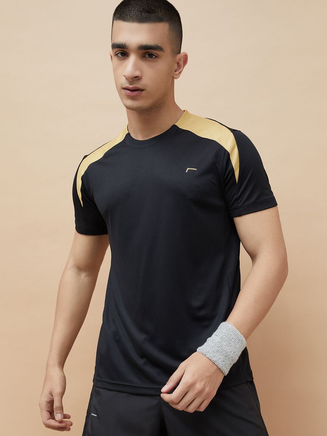 

Fame Forever by Lifestyle Men Colourblocked Round Neck T-shirt, Black