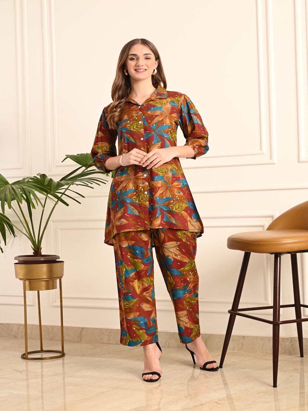

Mintmarie Floral Printed Cuffed Sleeves Shirt With Trousers, Brown