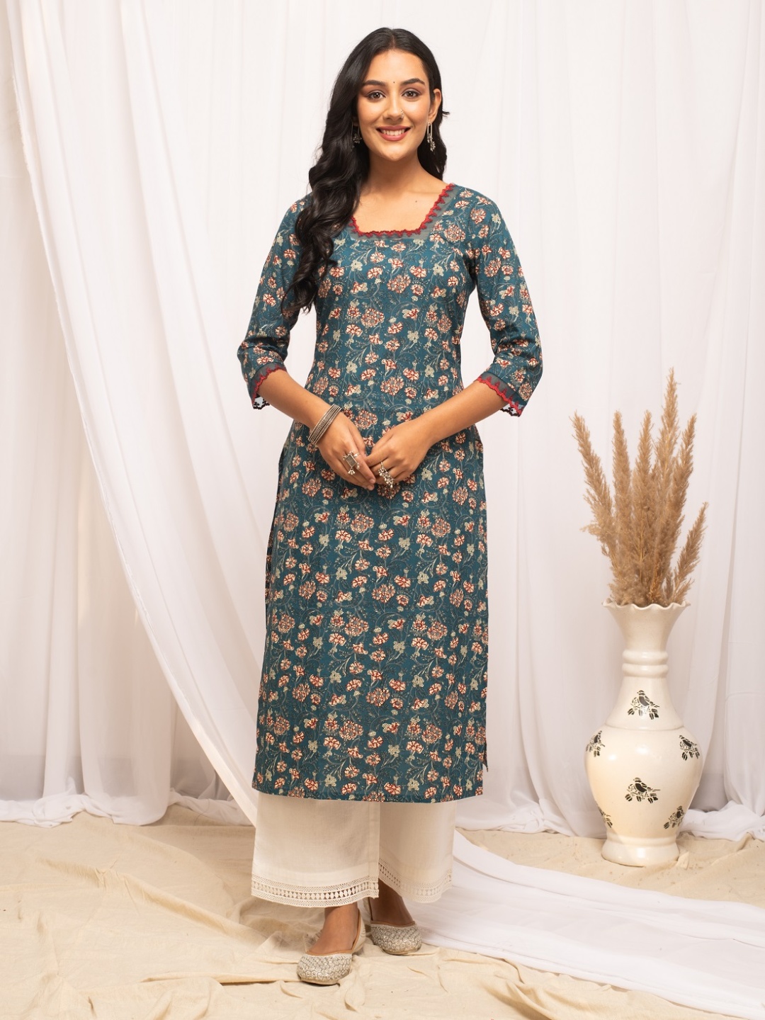 

FIORRA Floral Printed Square Neck Pure Cotton Straight Kurta, Grey