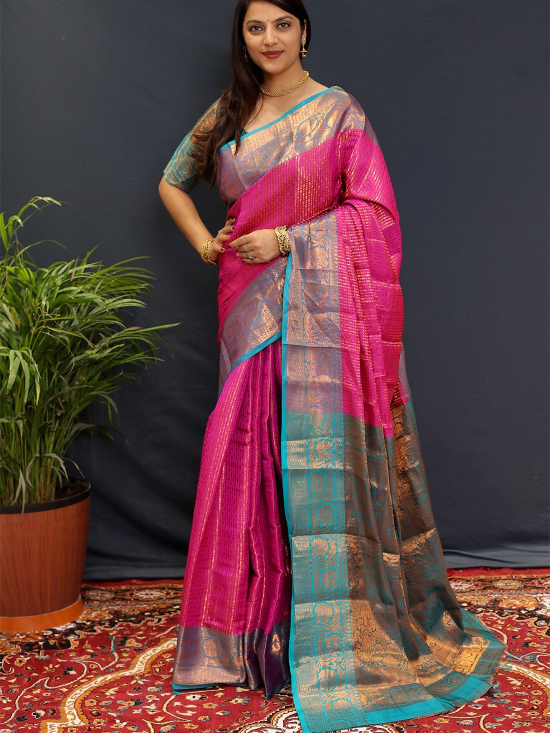 

DIVASTRI Woven Design Zari Kanjeevaram Saree, Pink