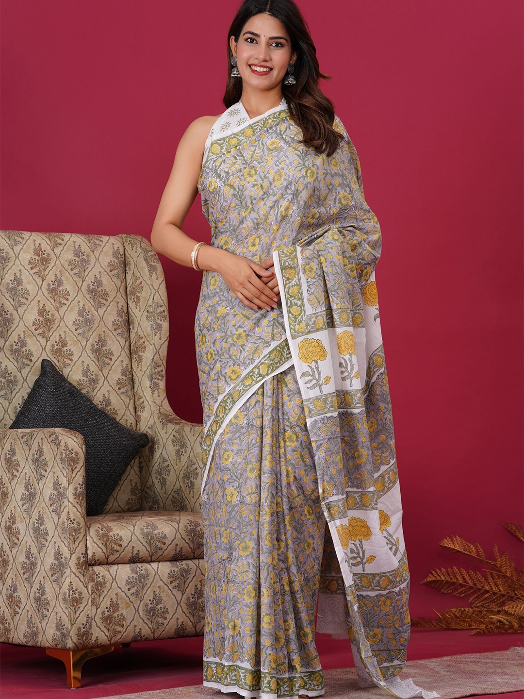 

Shivanya Handicrafts Floral Pure Cotton Block Print Saree, White
