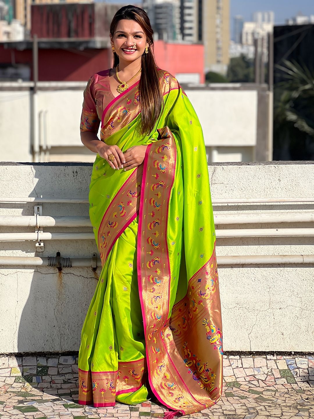 

DIVASTRI Ethnic Motifs Zari Silk Blend Designer Paithani Saree, Green