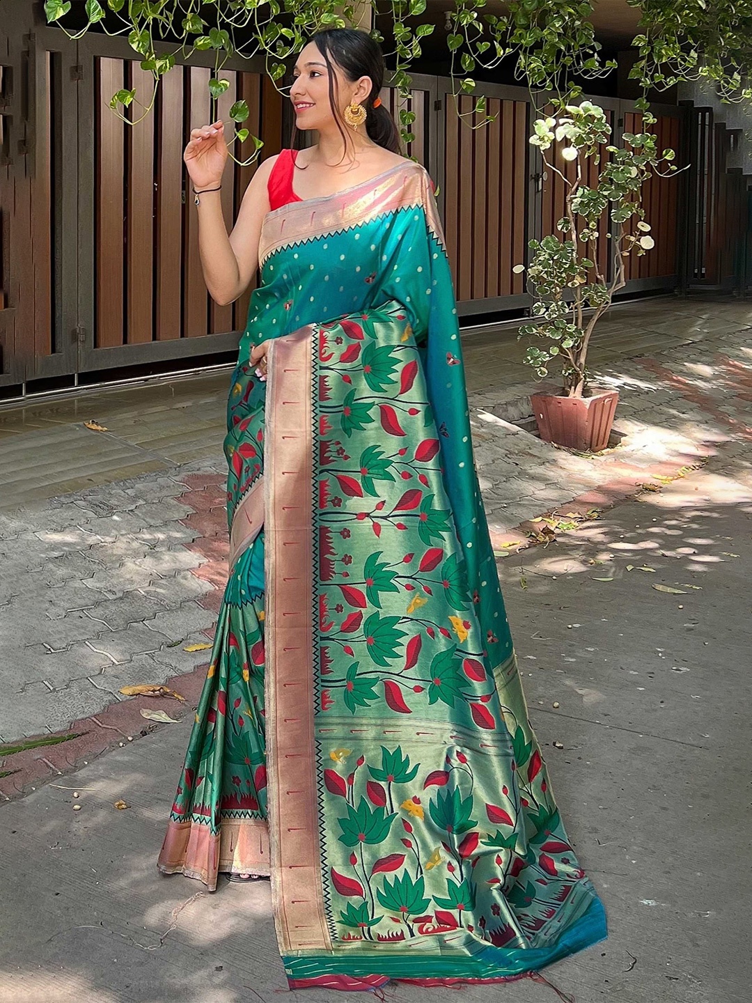 

DIVASTRI Woven Design Zari Paithani Saree, Teal