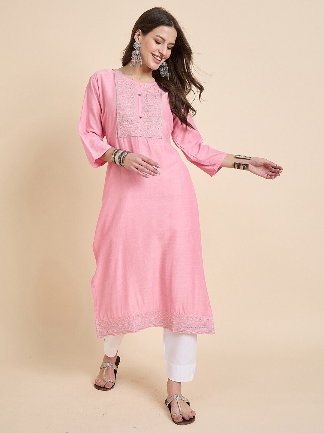 

Anouk Rustic Floral Embroidered Sequinned Notch Neck Straight Kurta, Pink