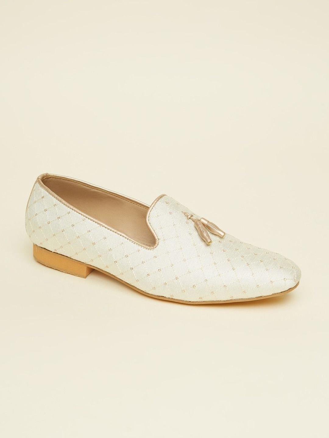 

Manyavar Men Lattice Patterned Loafer Style Ethnic Mojaris, Cream