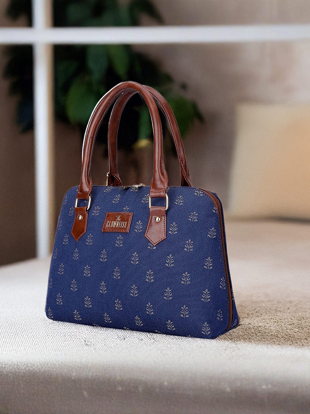 

THE CLOWNFISH Women Floral Printed Structured Leather Handheld Bag, Blue