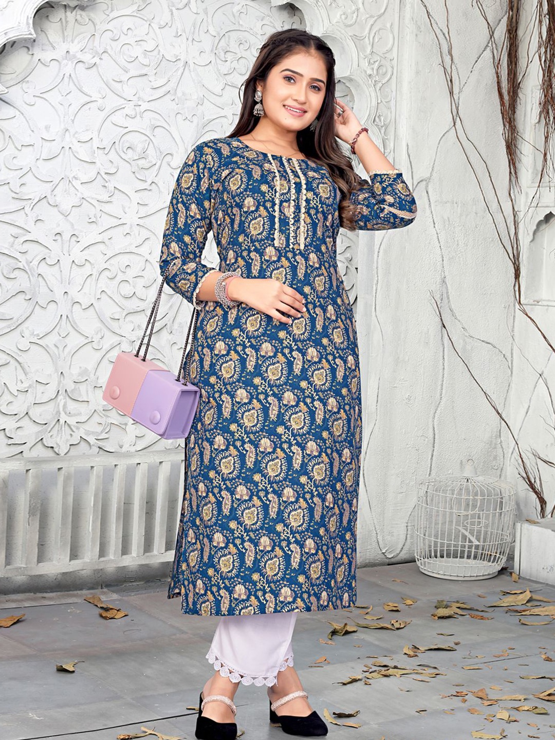 

KAYRAAH Floral Printed Straight Kurta With Trouser, Blue