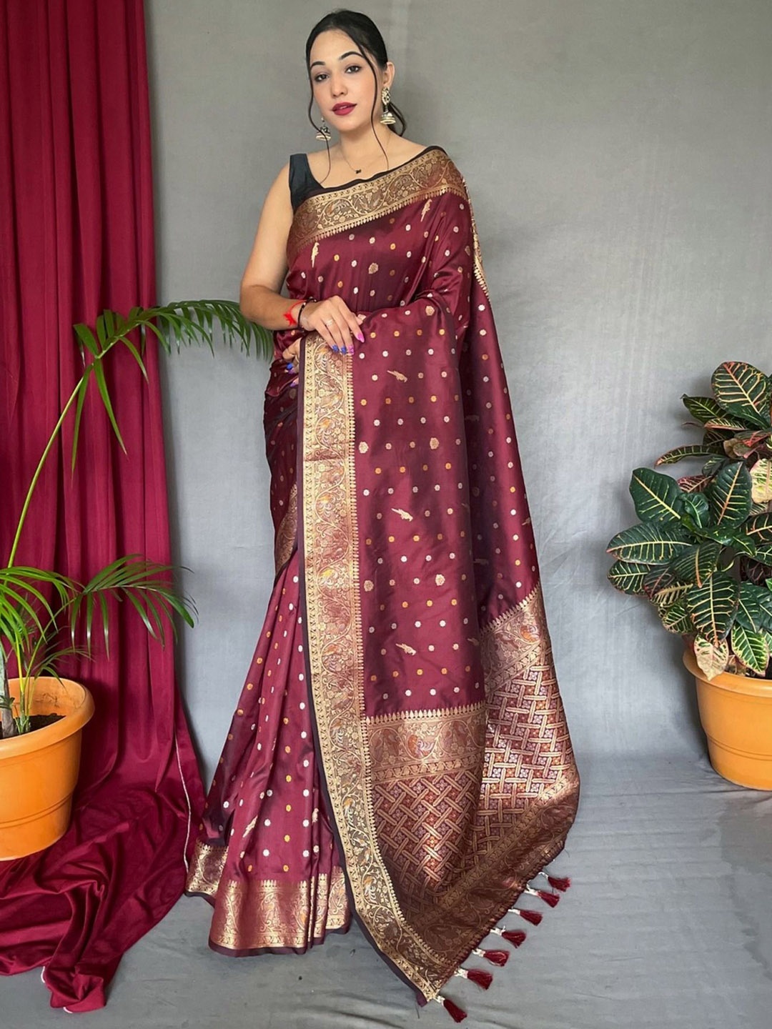 

DIVASTRI Ethnic Motifs Woven Design Zari Pure Silk Banarasi Saree, Maroon