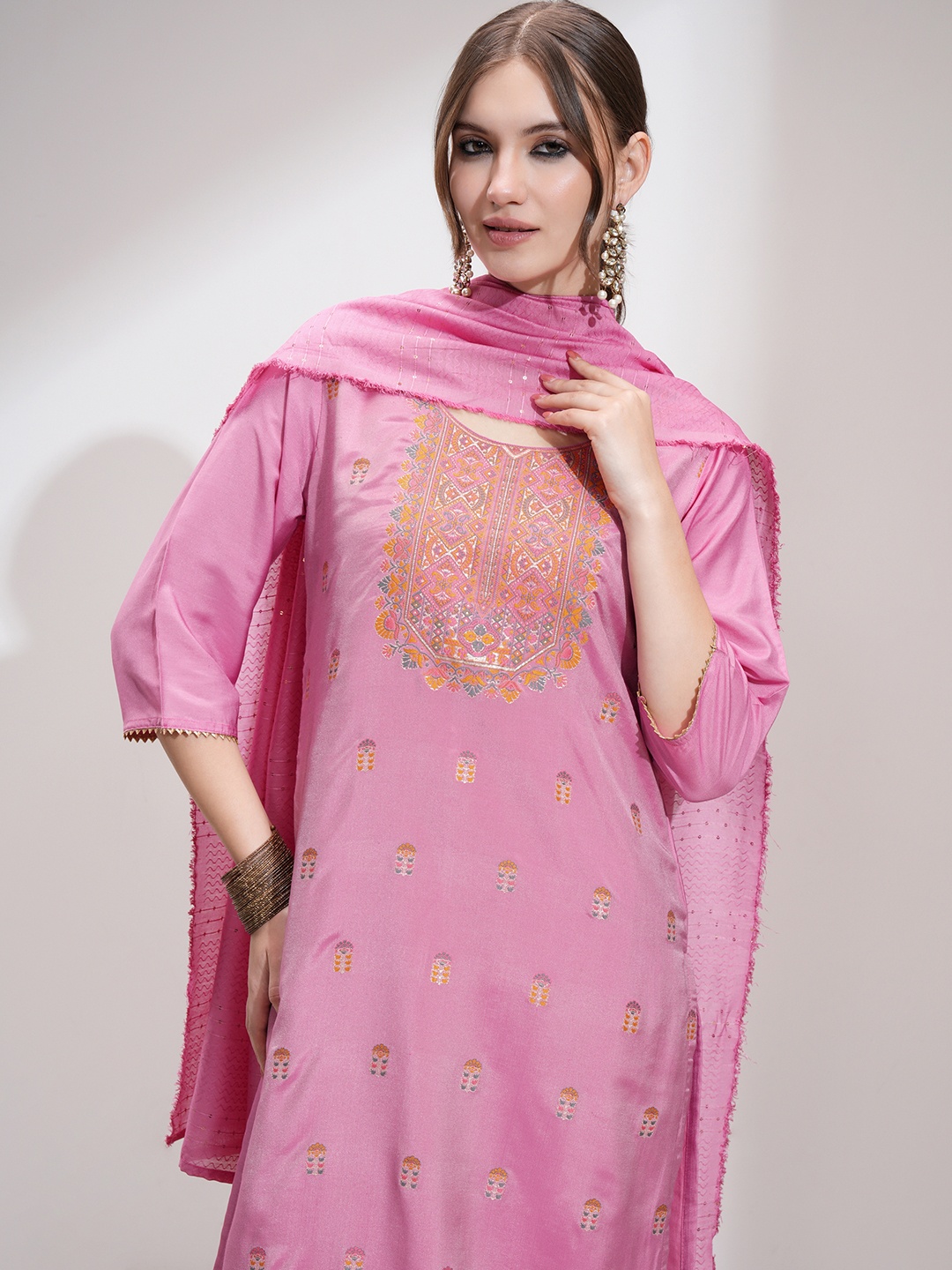 

Vishudh Women Straight Jacquard Kurta With Pants & Dupatta, Pink
