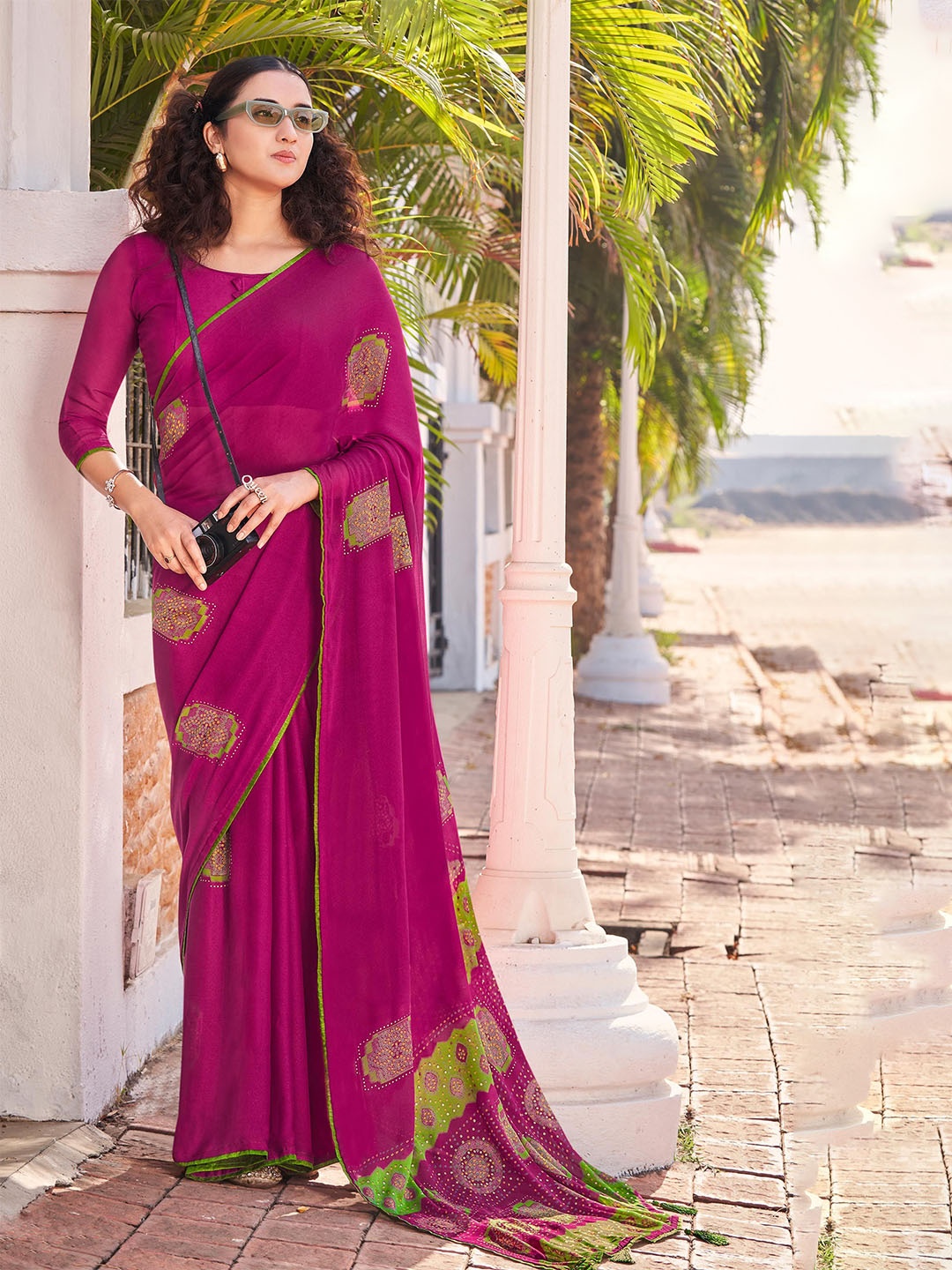 

DIVASTRI Embellished Saree With Unstitched Blouse Piece, Pink