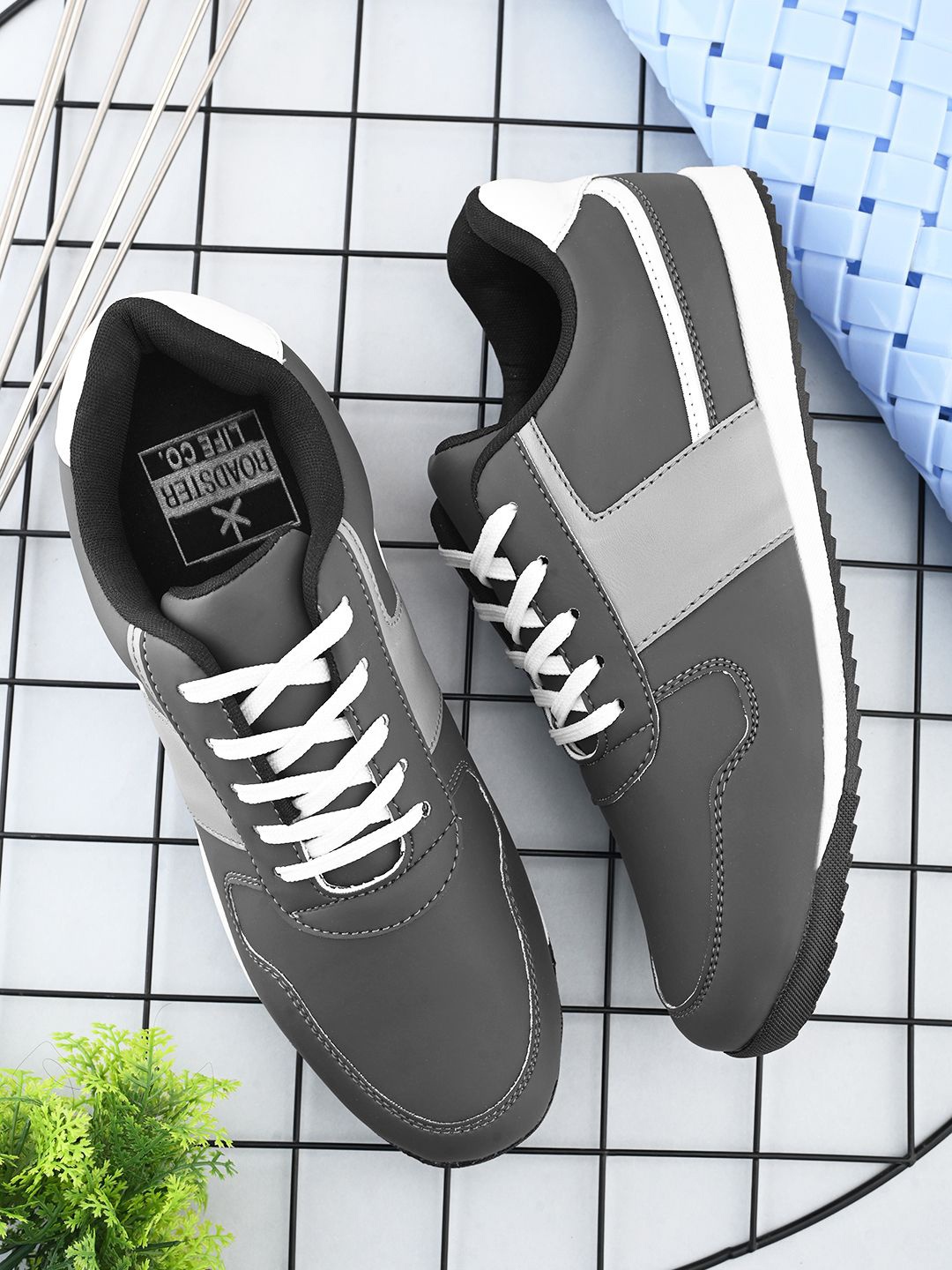 

The Roadster Lifestyle Co Men Casual Lace Up Sneakers, Grey
