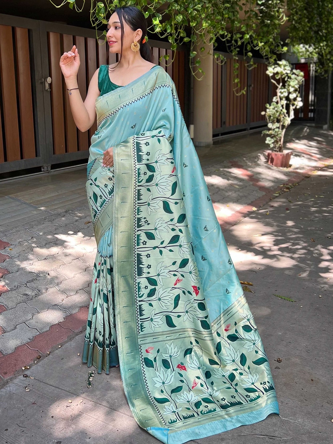 

DIVASTRI Woven Design Zari Paithani Saree, Blue