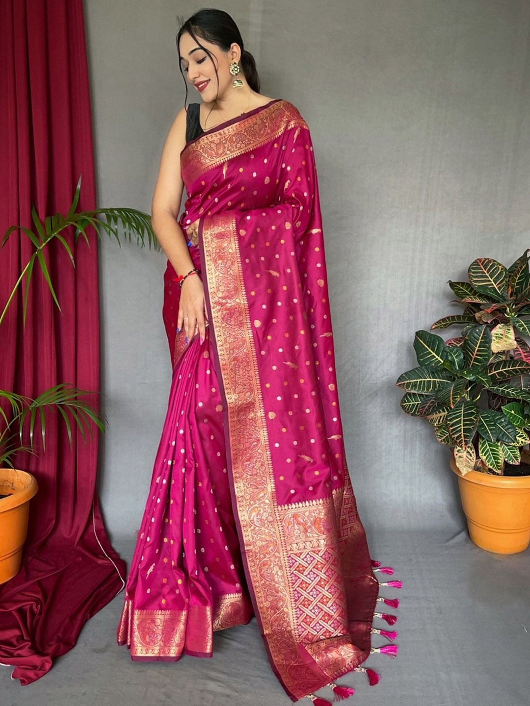 

DIVASTRI Woven Design Zari Pure Silk Banarasi Saree, Pink